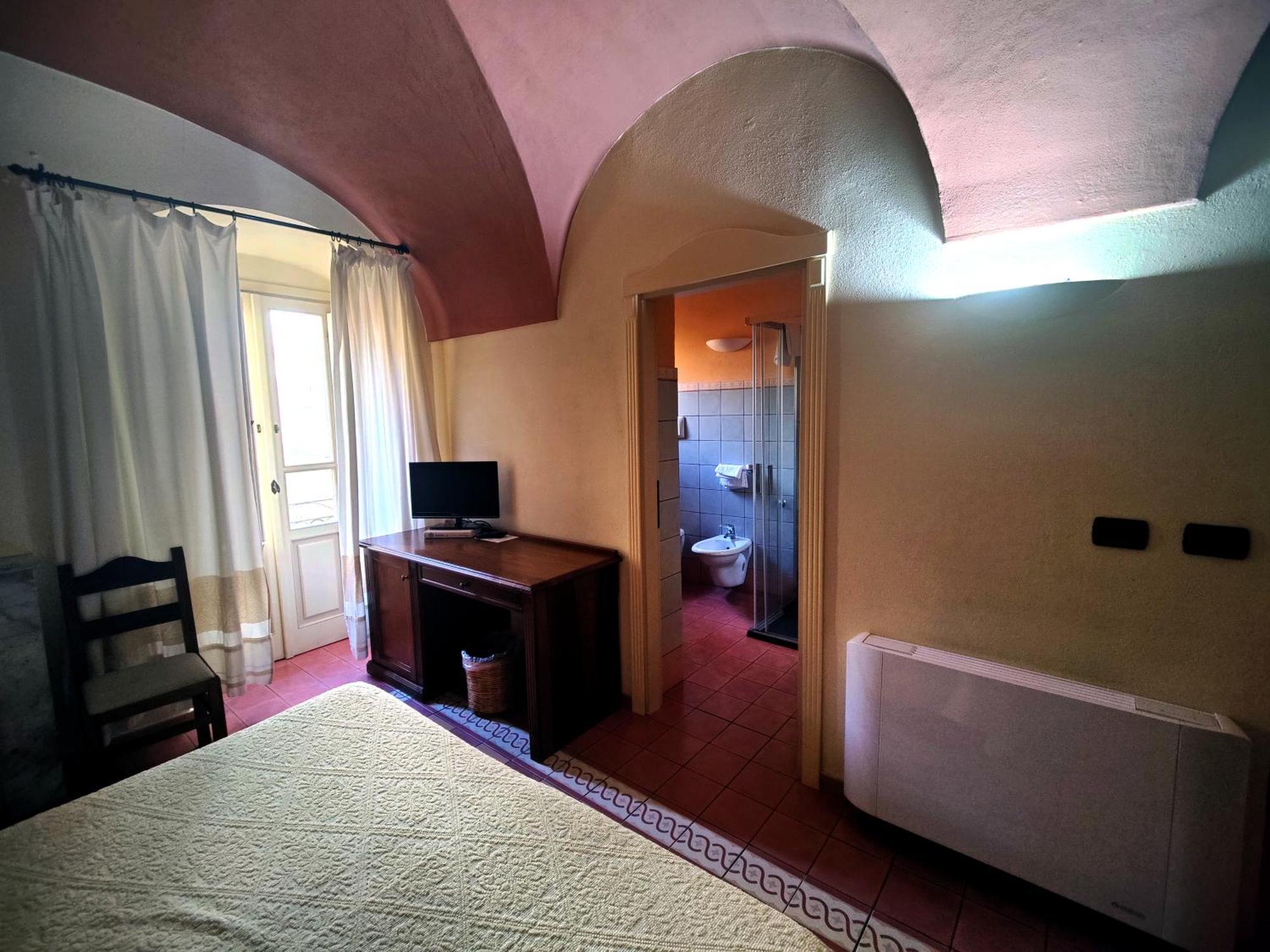 Corte Fiorita Albergo Diffuso บอซา ภายนอก รูปภาพ