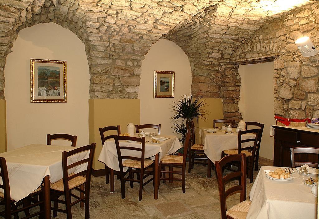 Corte Fiorita Albergo Diffuso บอซา ภายนอก รูปภาพ